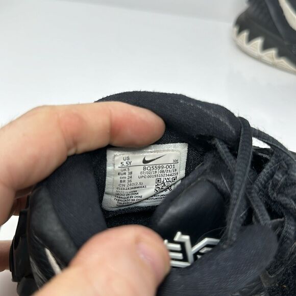 Nike Boys Kyrie 6 BQ5599-001 Black Basketball Shoes Sneakers Size 5.5y - Picture 5 of 5